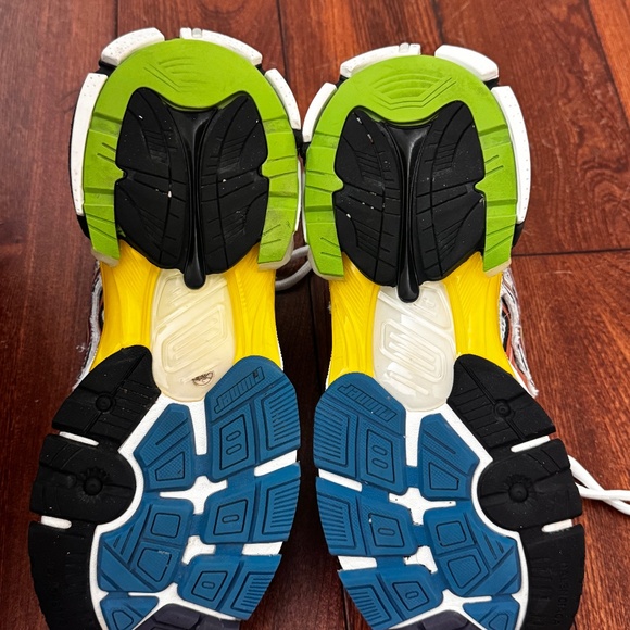 Balenciaga - Picture 1 of 7